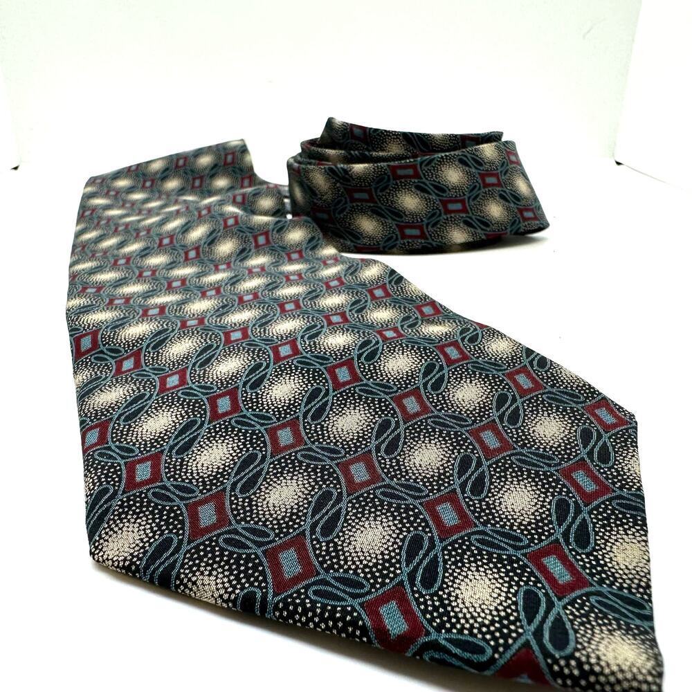 Giorgio Armani Cravatte Maroon w/ Dark Blue Diamond Pattern 100% Pure Silk Tie